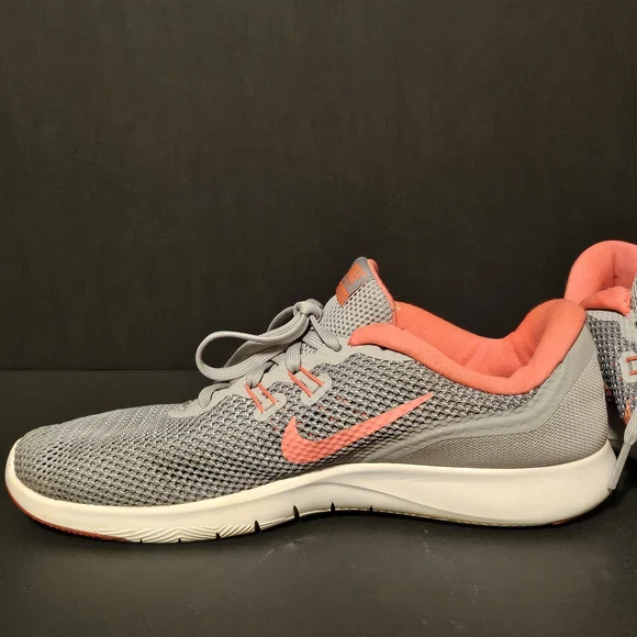 Nike Women's Athletic Shoes in Gray and Coral/Pink - Picture 5 of 7